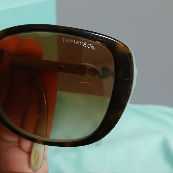 Tiffany & Co. Elegant Black Sunglasses - Picture 4 of 4